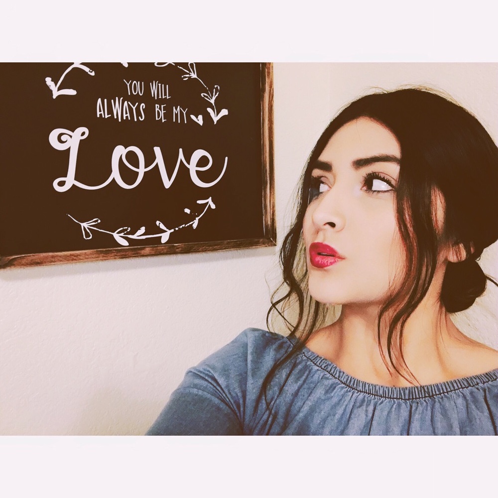 Meet your Posher, Nayeli
