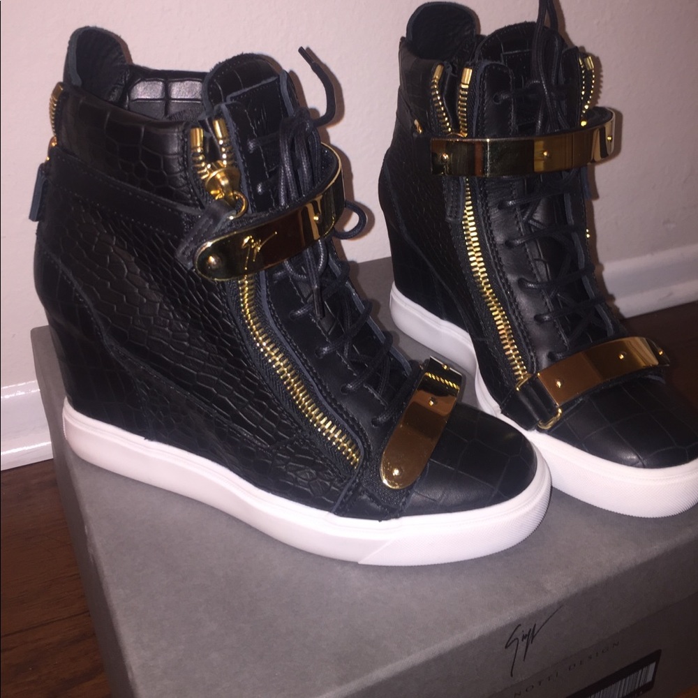 Giuseppe Zanotti 🔥 Hightop Snack Sneaker Wedge 🐍