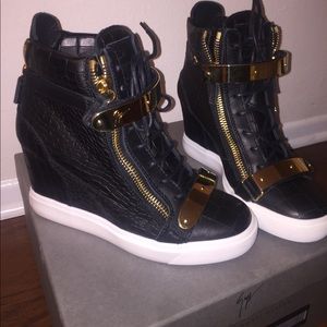 Giuseppe Zanotti 🔥 Hightop Snack Sneaker Wedge 🐍