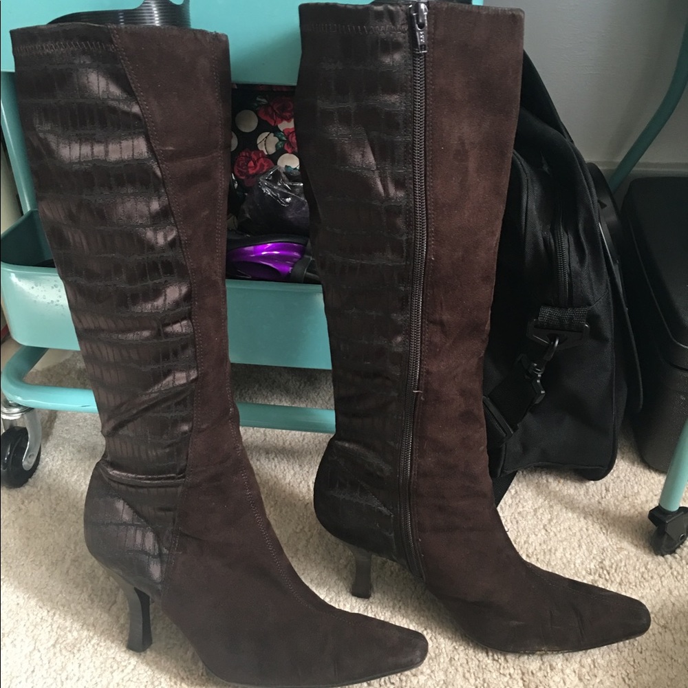 Suede brown boots