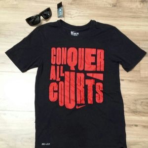 Nike Dri-fit T-Shirt Small Conquer All Courts
