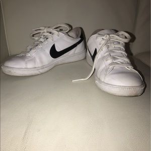 nike tennis sneakers