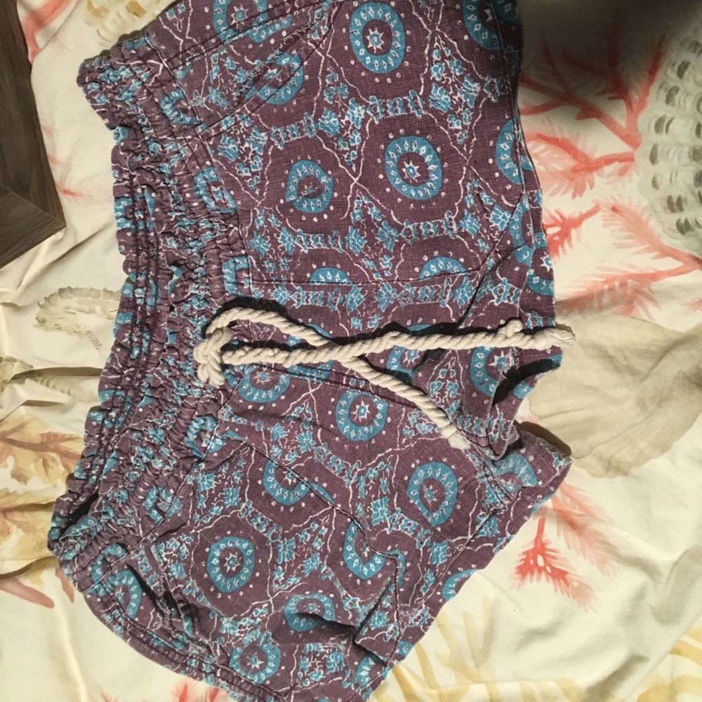 Cute roxy shorts size L
