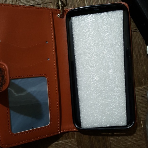 samsung galaxy s6 (**NOT PLUS - Picture 2 of 3