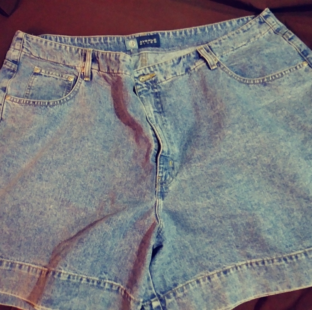 Plus size Avenue Denim shorts size 24