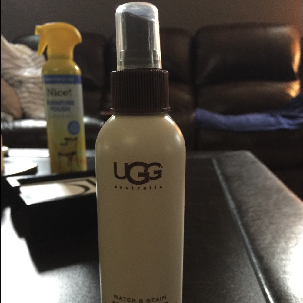 Ugg boot or shoe protector spray . (New)