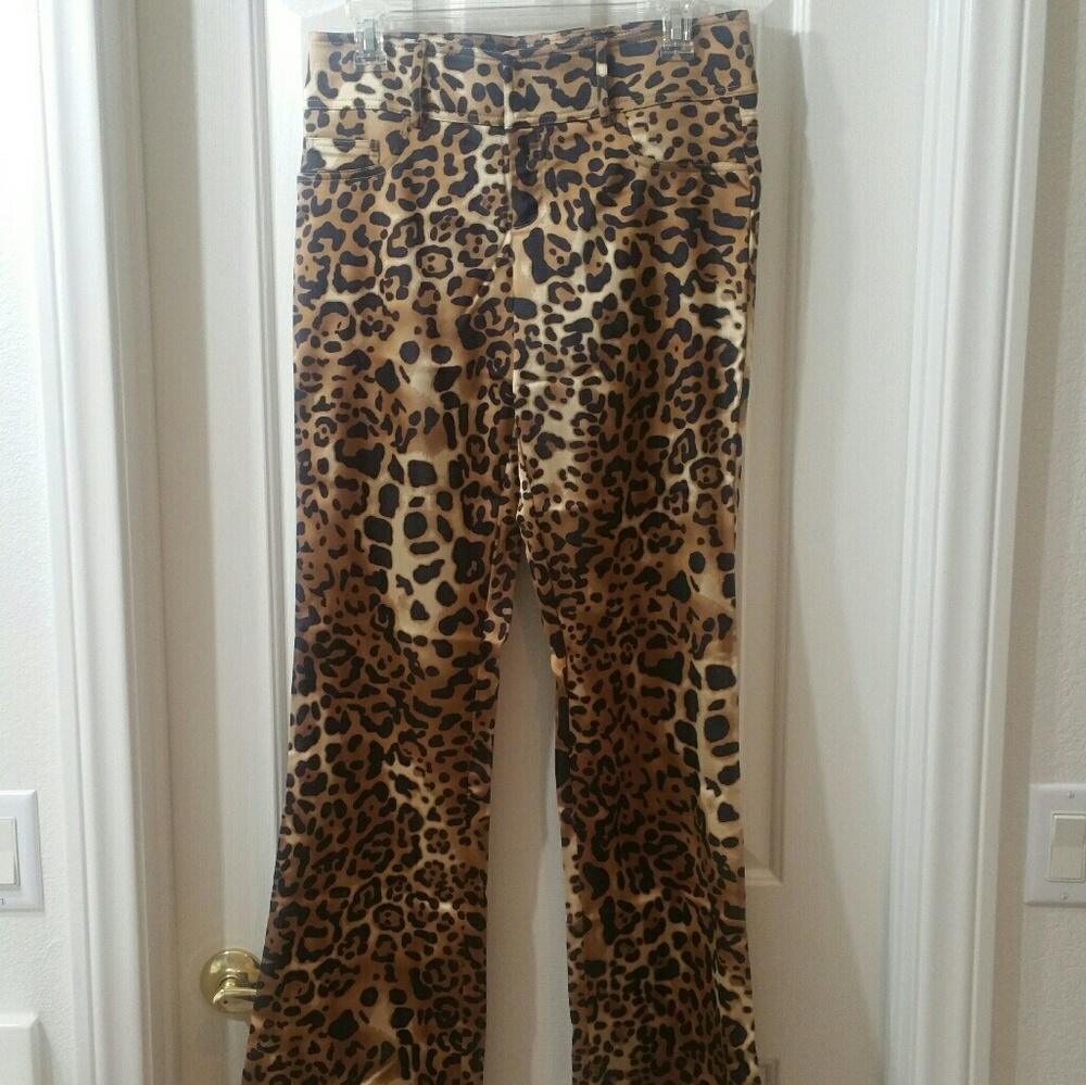 Cache leopard print