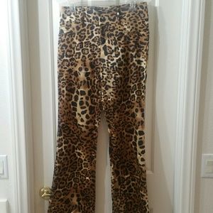 Cache leopard print