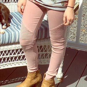 Beulah Moto Jeggings in Blush