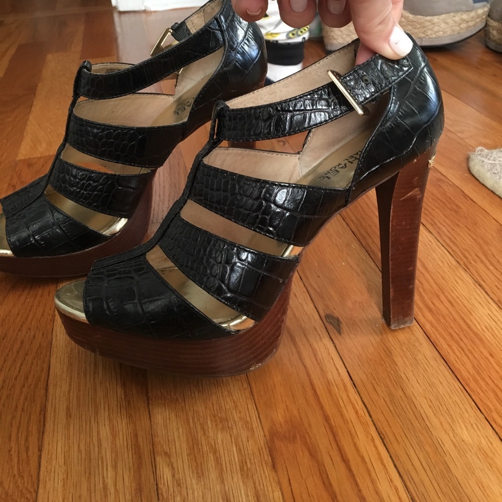 Heels - Picture 2 of 2