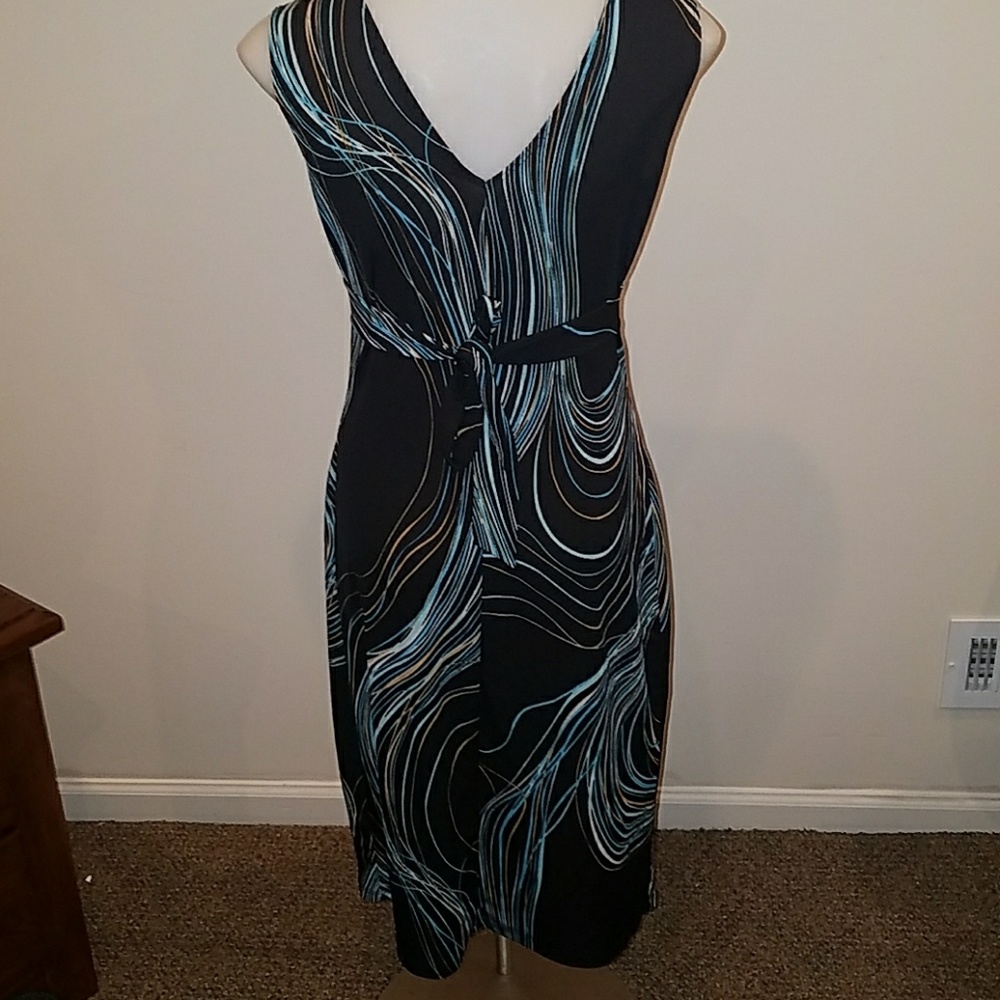 Forever 21 Printed Tie Low Cut Midi Dress - Picture 4 of 5