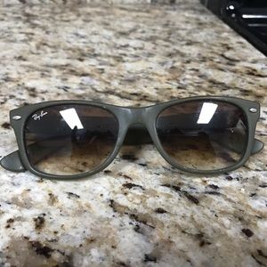 Green Ray-bans 🕶 Small Sized