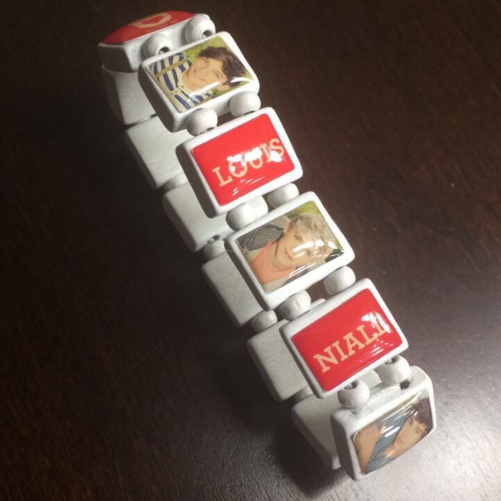 One direction bracelet and necklace - Picture 3 of 4