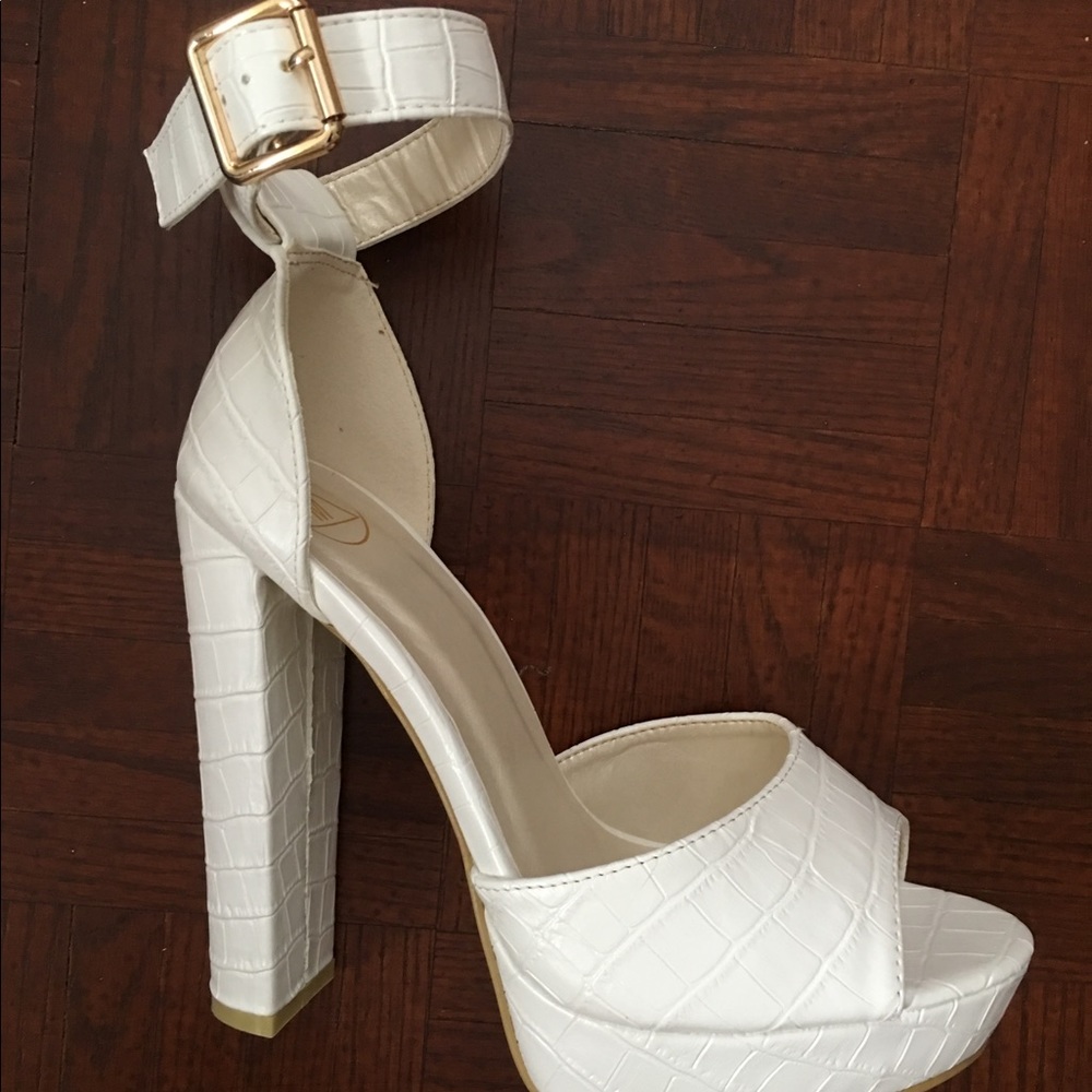 Chunky heel platform shoes