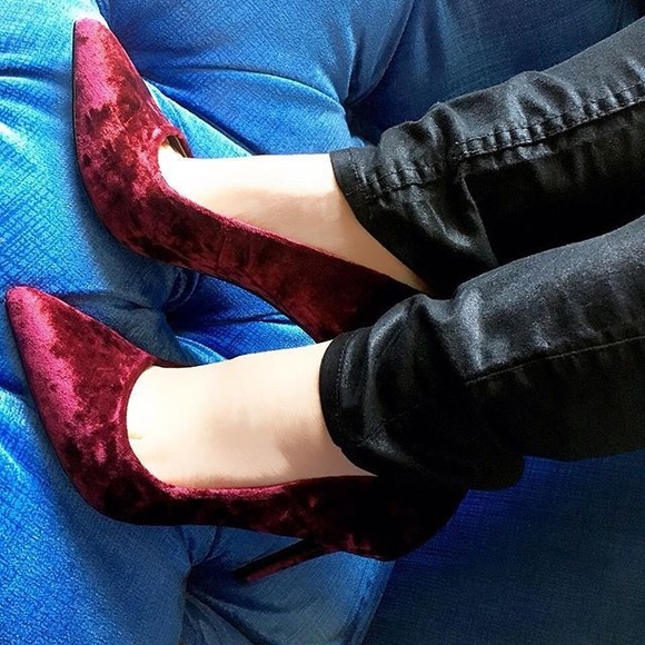NIB Red Velvet Pointy Toe Stiletto Heel Pump - Picture 5 of 5
