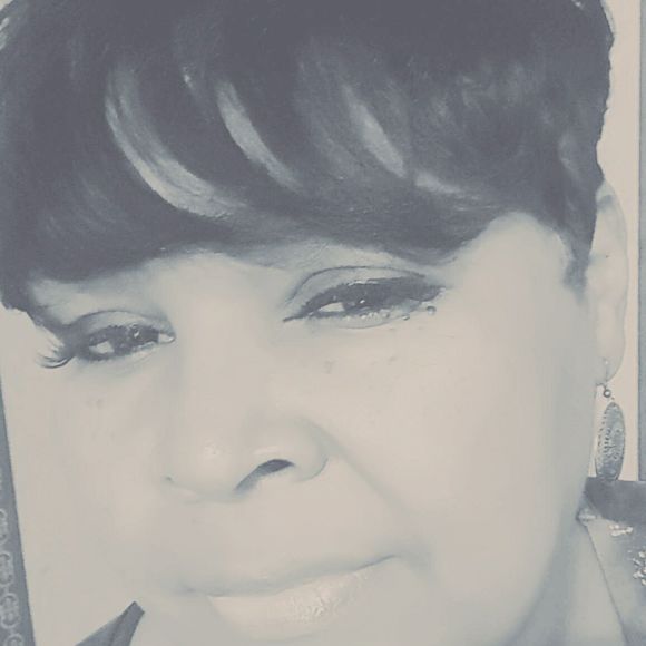 Meet your Posher, Lisa - Picture 1 of 1