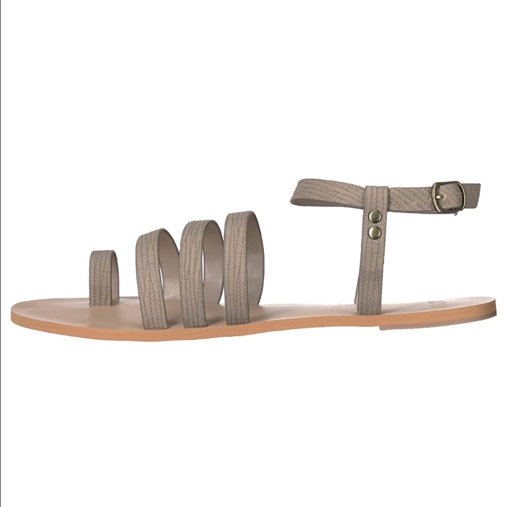 Foxy Burnished Multi Strap Toe Ring Sandal - Picture 4 of 5