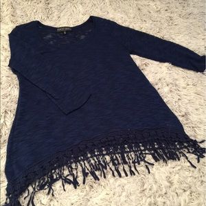 This navy blue beauty won't go unnoticed 🎁