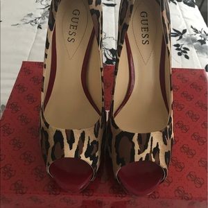 GUESS WGPATCHES2 Leopard/Red sz 8