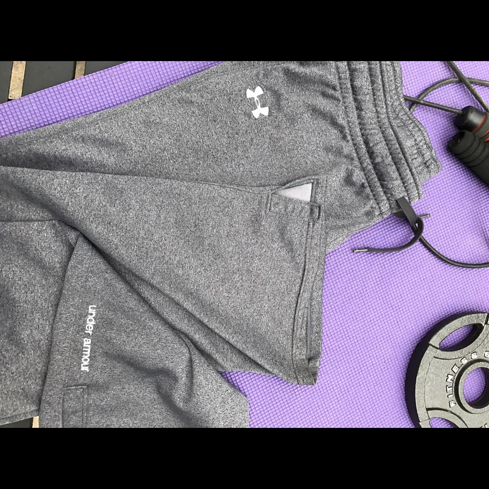 (SOLD!!!!)UNDER ARMOUR STORM PANTS(NWOT)