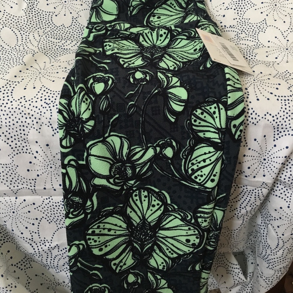 Brand new Lularoe Cassie