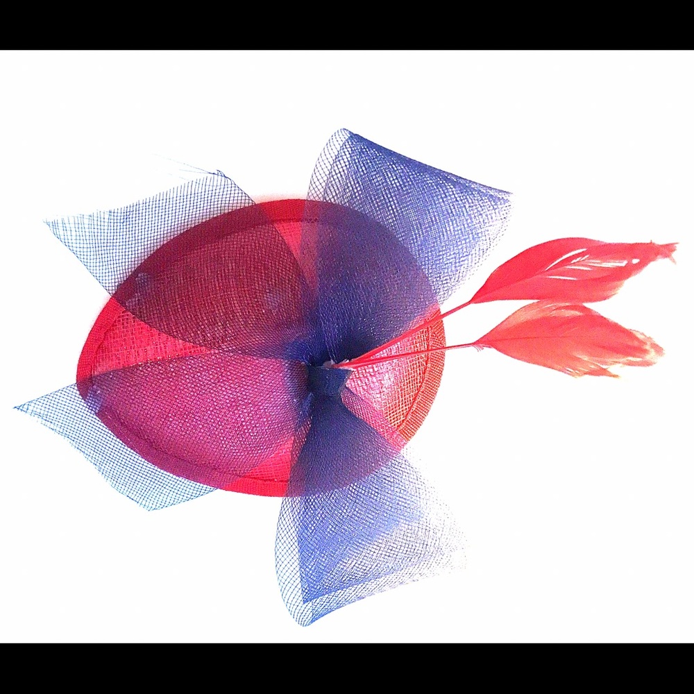 Fascinator Red teardrop navy bow