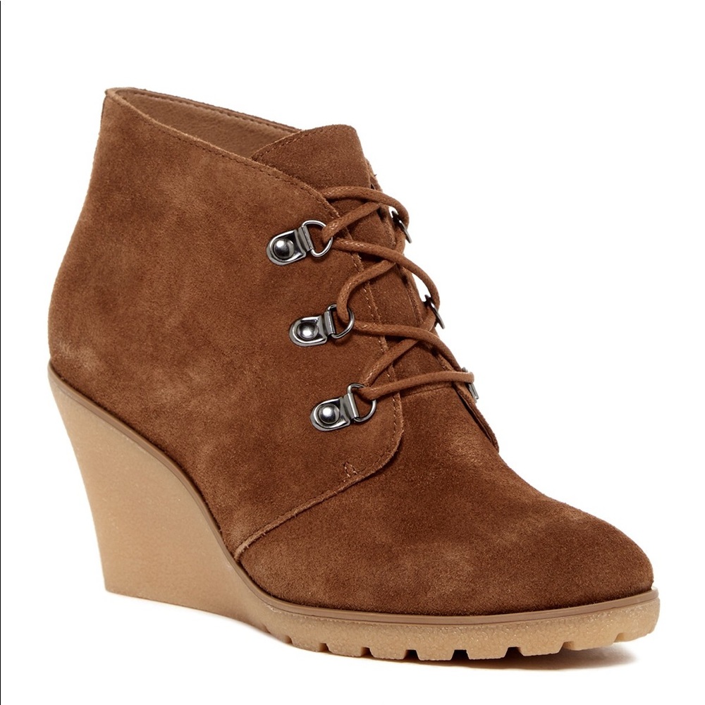 NIB SUSINA Rawlin Wedge Bootie!