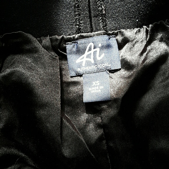 Elastic band gold sequin shorts! Khols! - Picture 3 of 4