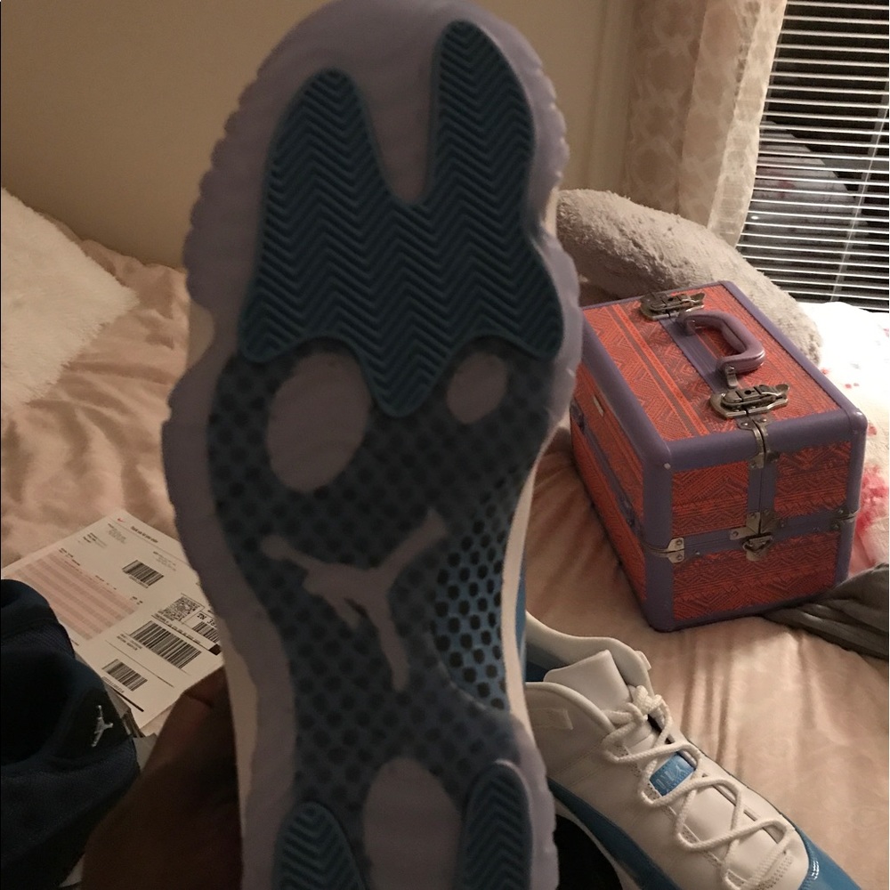 Air Jordan 11 low brand new! - Picture 2 of 3