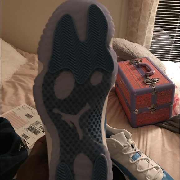 Air Jordan 11 low brand new! - Picture 2 of 3
