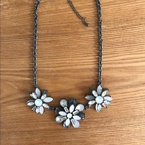 Black and white flower chunky necklace