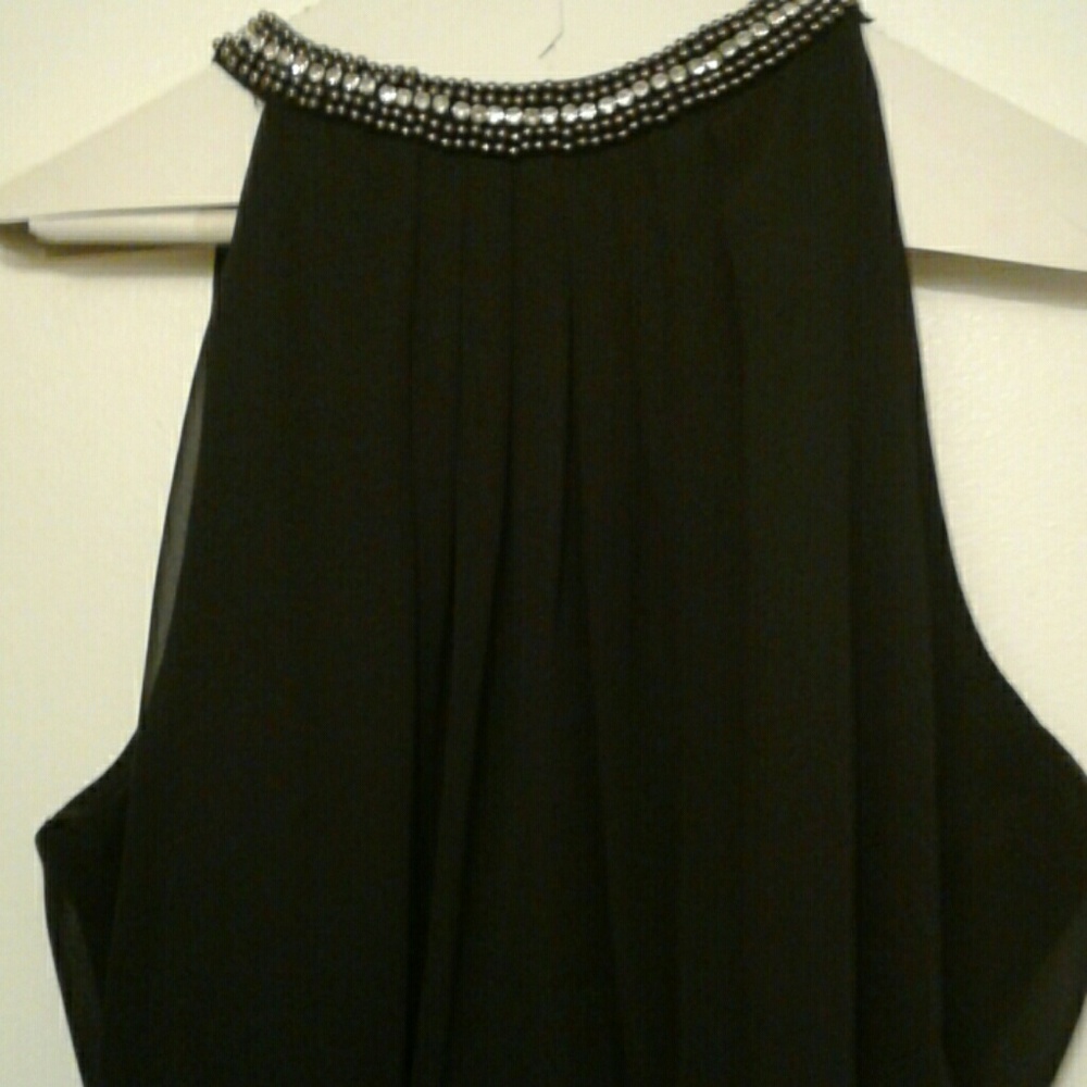 🌷TOP W/ Beading at neck🌷HARD BEAUTY TO SHOW