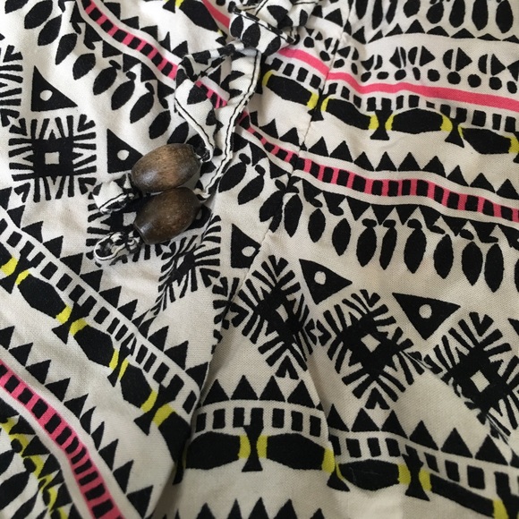 Old navy flowy shorts... super comfy and stylish! - Picture 2 of 4