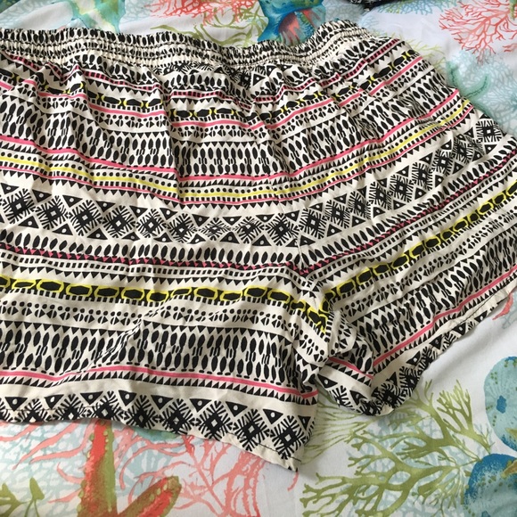 Old navy flowy shorts... super comfy and stylish! - Picture 4 of 4