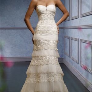 Mia Solano size 8 wedding dress worn once