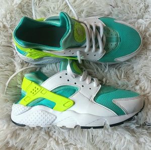 Closet Clearout! 24 HRS. Kids Nike Huaraches