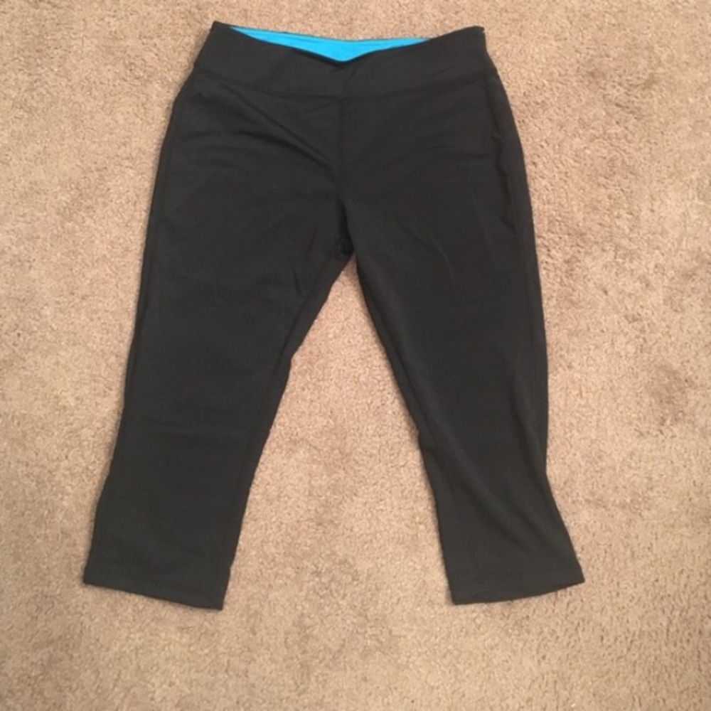 Black and teal workout leggings