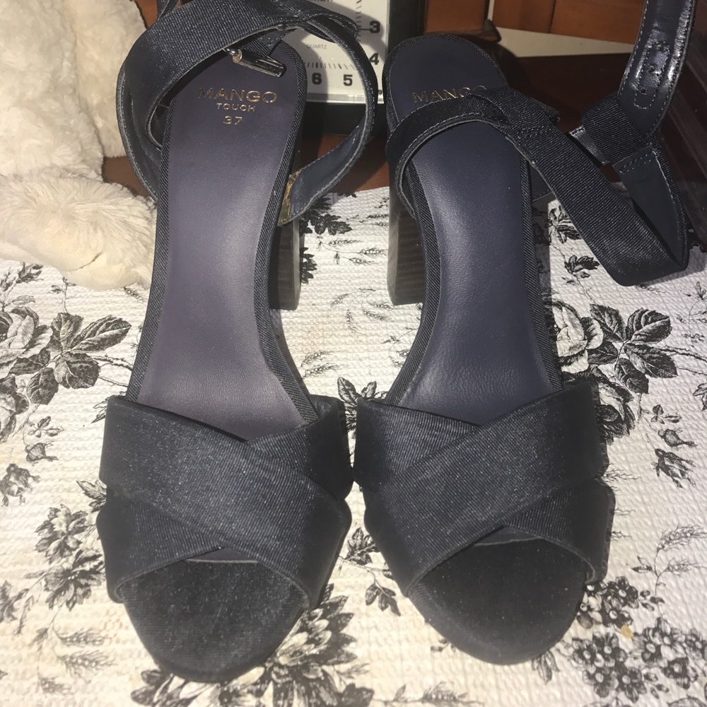 Mango strappy heels NWOT