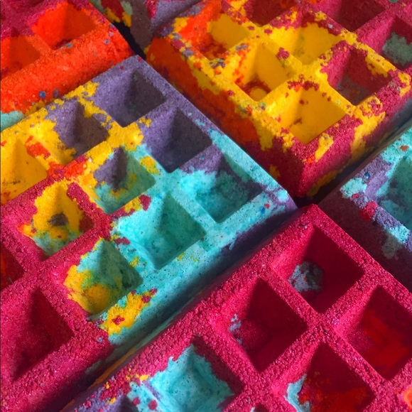 Fruity pebbles waffle bath bomb - Picture 7 of 7