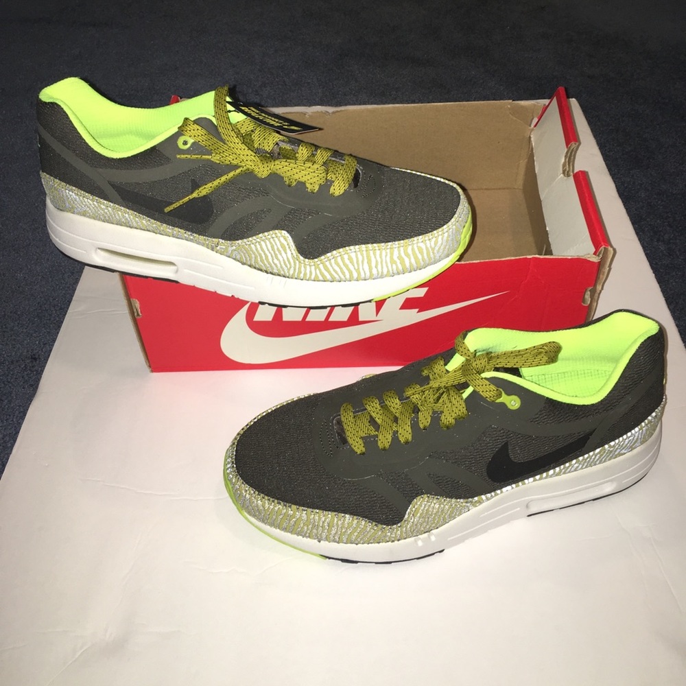 New Nike air max 1 premium tape size 10