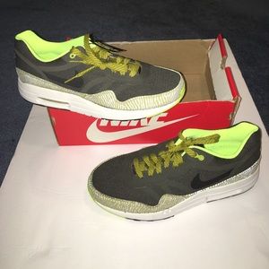 New Nike air max 1 premium tape size 10