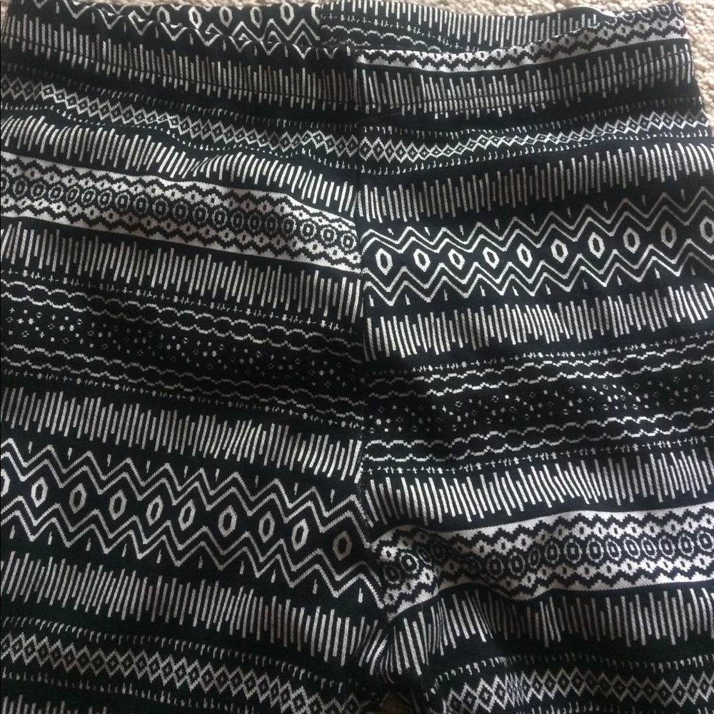 Aztec designed leggings - Picture 2 of 3