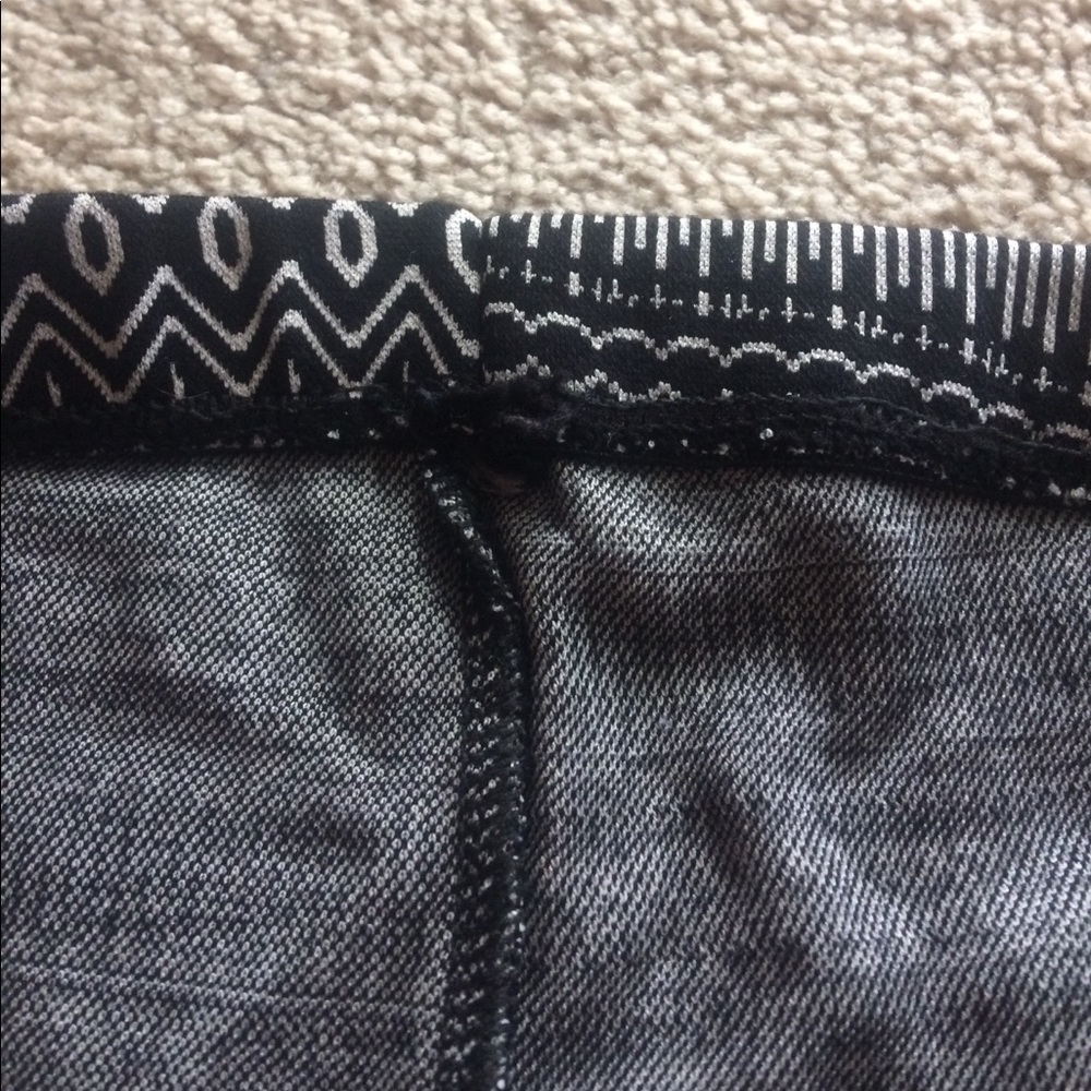 Aztec designed leggings - Picture 3 of 3
