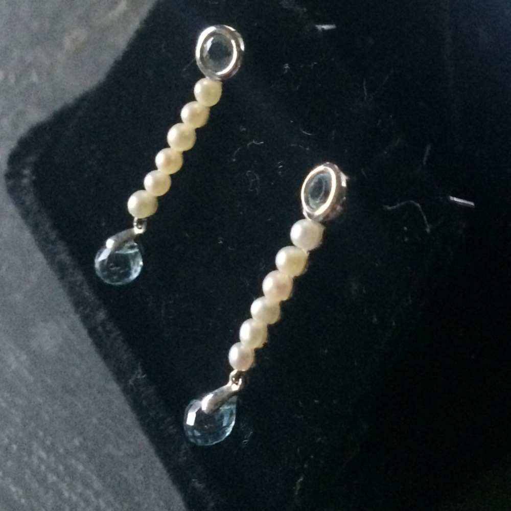 Vintage Pearl (faux), blue glass post earrings.