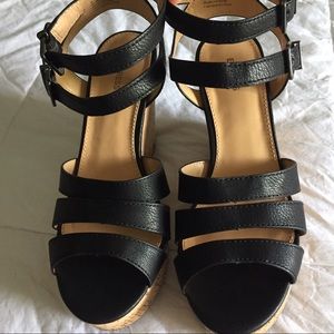 Express wedge sandals