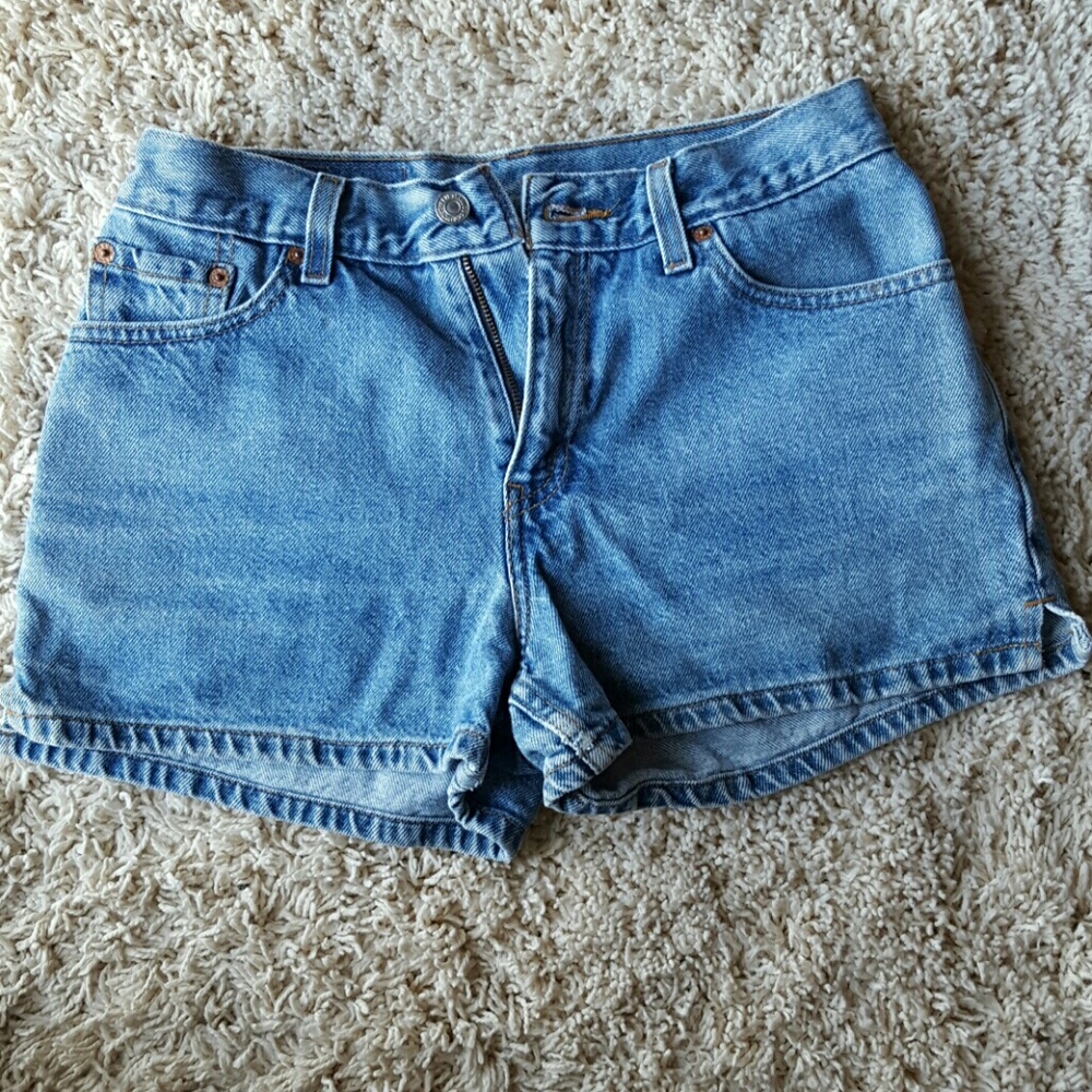 High Waisted Levi Jean shorts