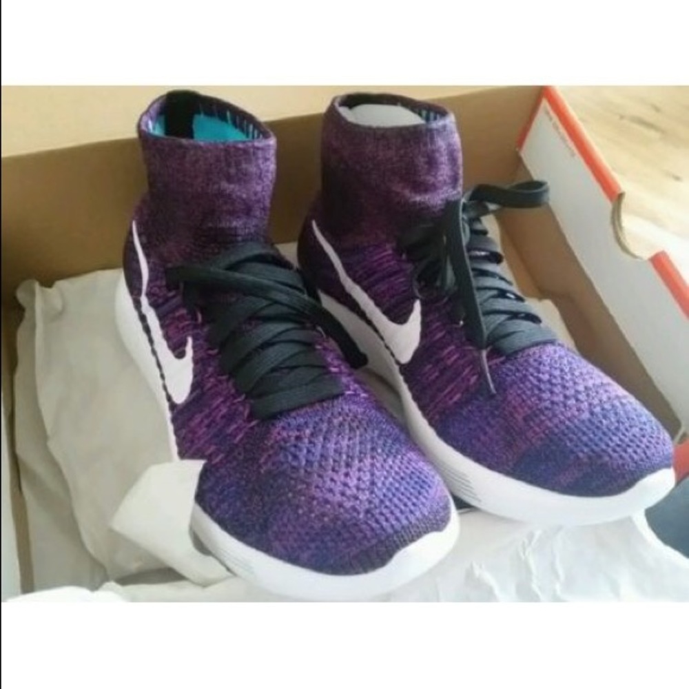 LIKE NEW NIKE FLYKNIT LUNAREPIC