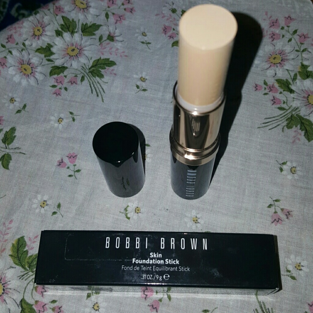 **NEW! Bobbi Brown Foundation SticK**