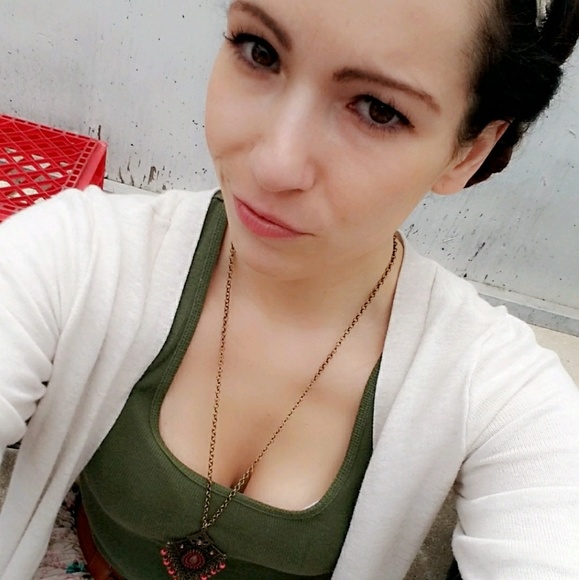 Meet your Posher, Jeli - Picture 2 of 4