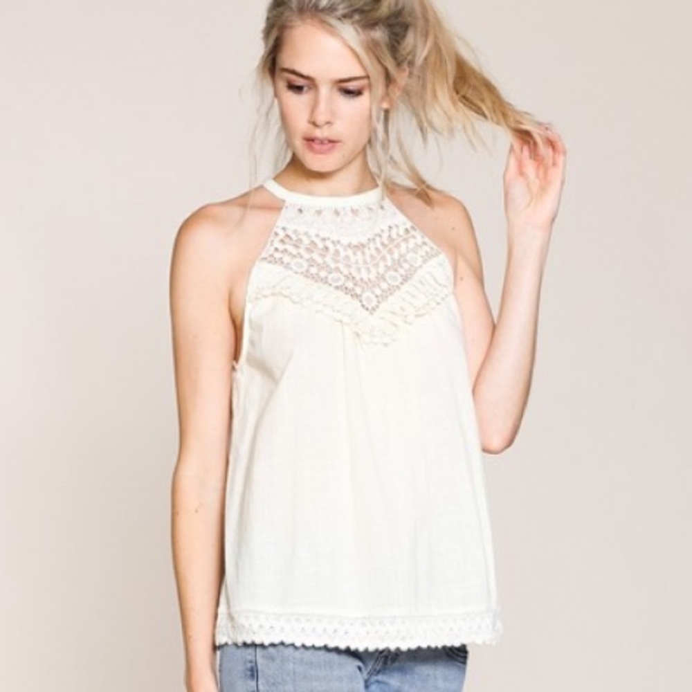 🆕CLEARANCE Appliqué Crested Top - Picture 2 of 7